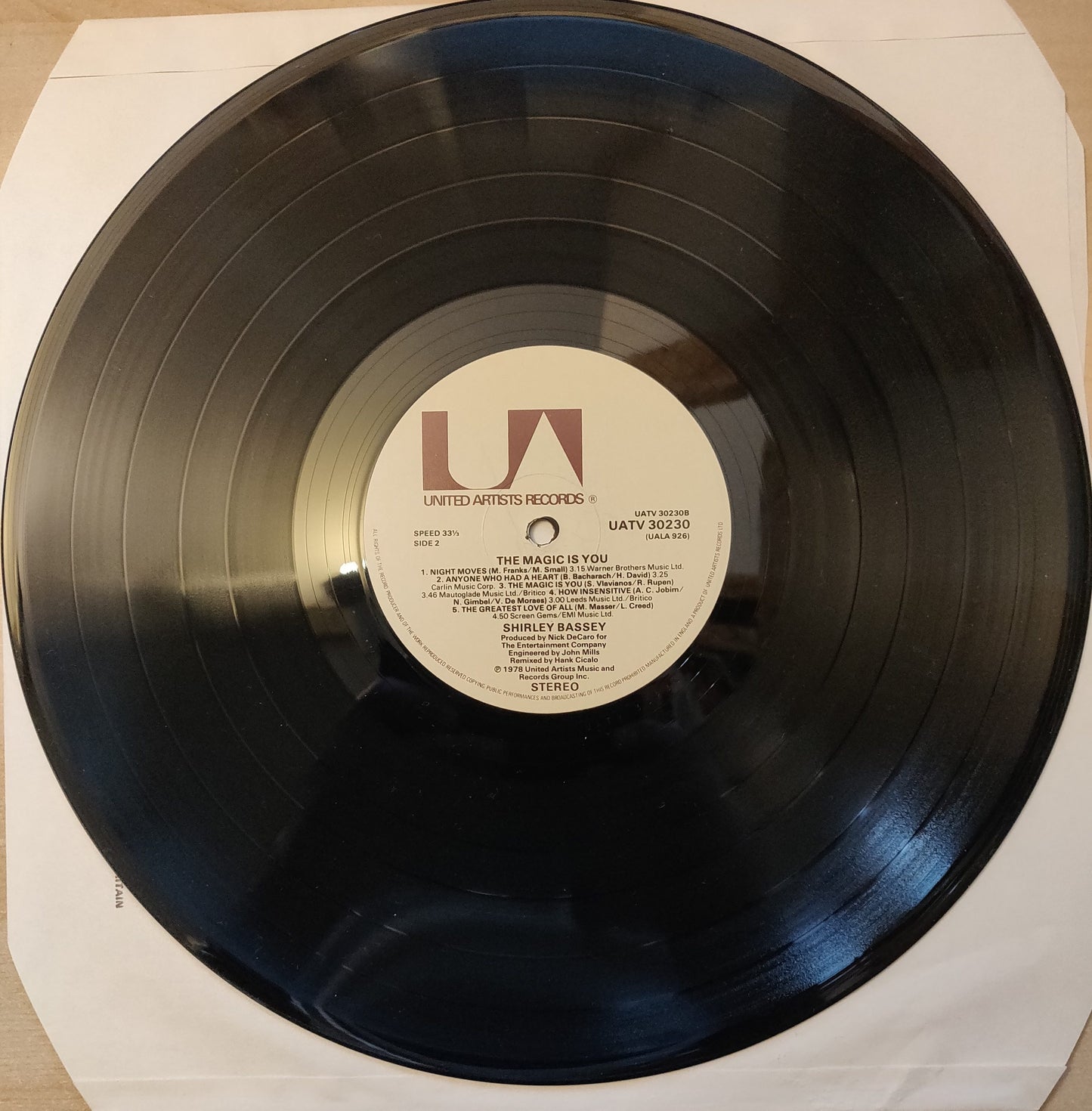 Shirley Bassey ‎– The Magic Is You (UATV 30230) image 4