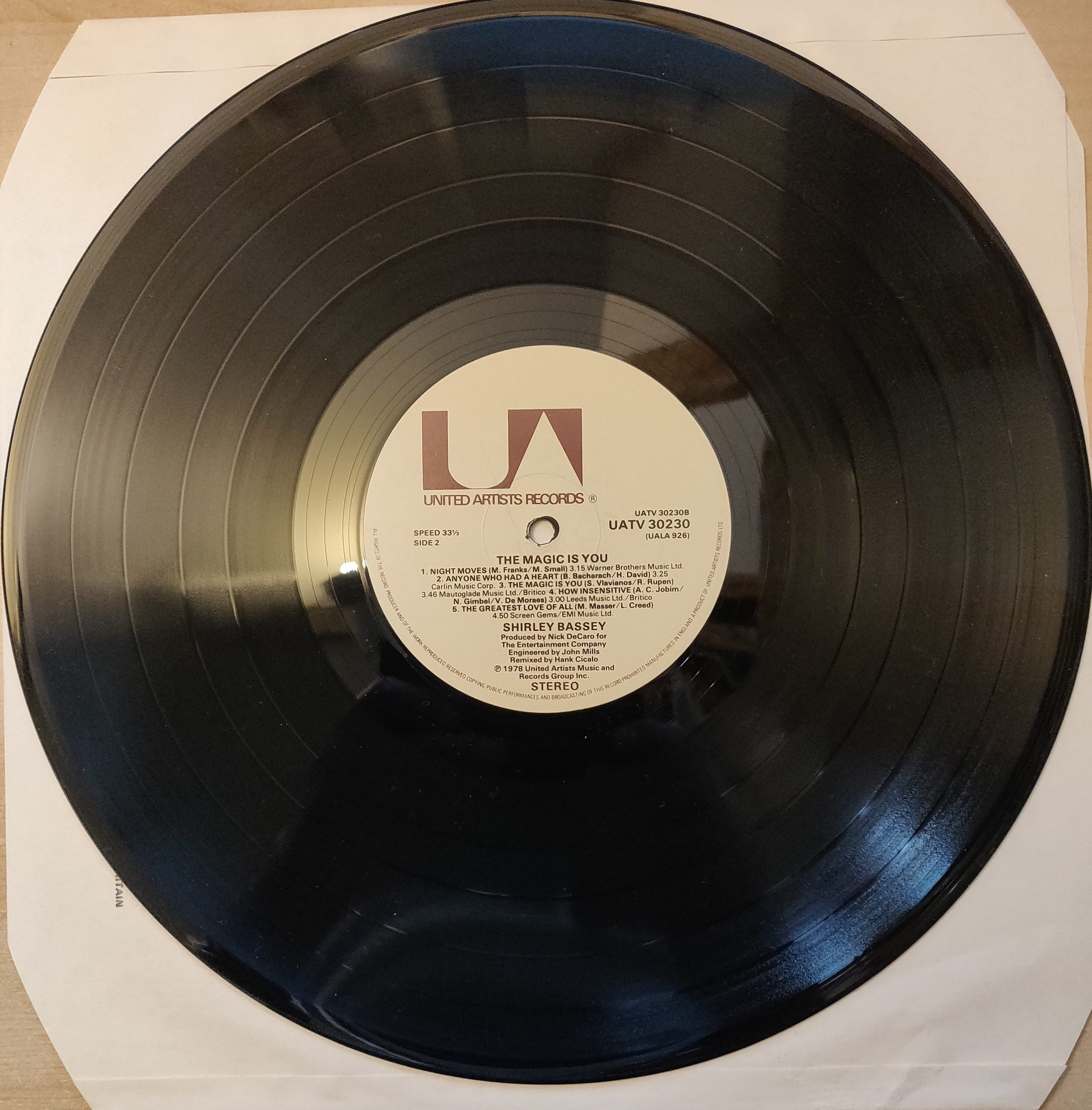Shirley Bassey ‎– The Magic Is You (UATV 30230) image 4